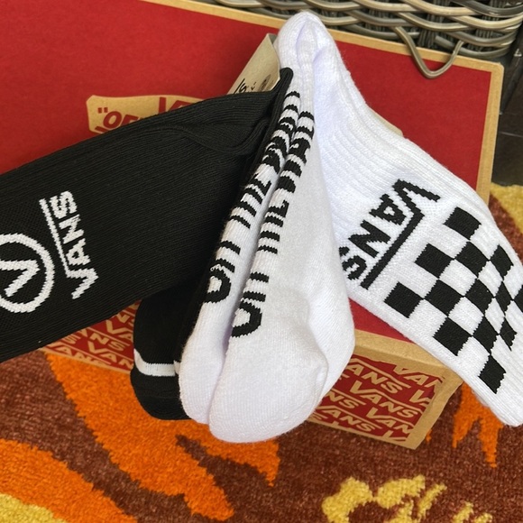 VANS “Off The Wall” Men’s 2 socks set 
NWT - Picture 7 of 16